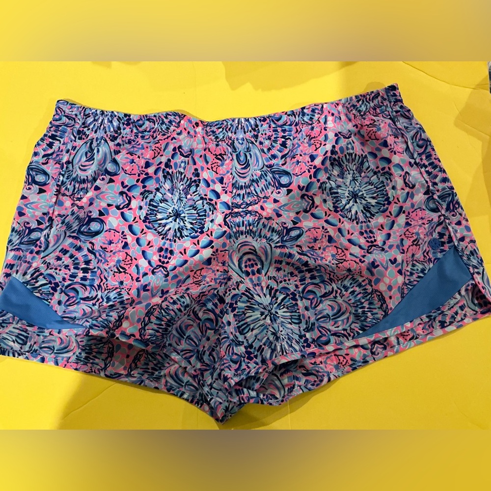Lilly Pulitzer Luxletic Ocean Trail shorts sz XL - Picture 2 of 4